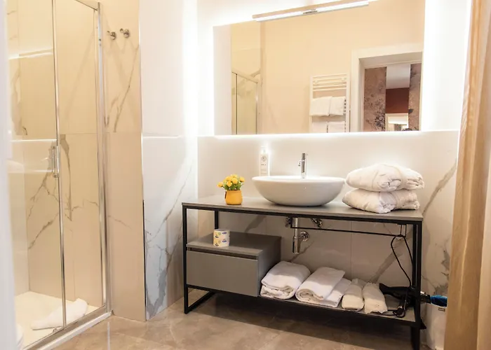 Adelaide Dreams 4* Roma